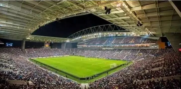  莱比锡红牛定位球战术奏效，高空轰炸攻克魔鬼主场  