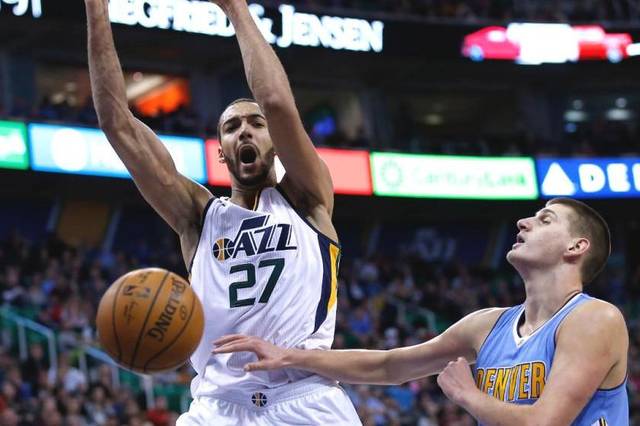  戈贝尔两双森林狼防守压制独行侠  